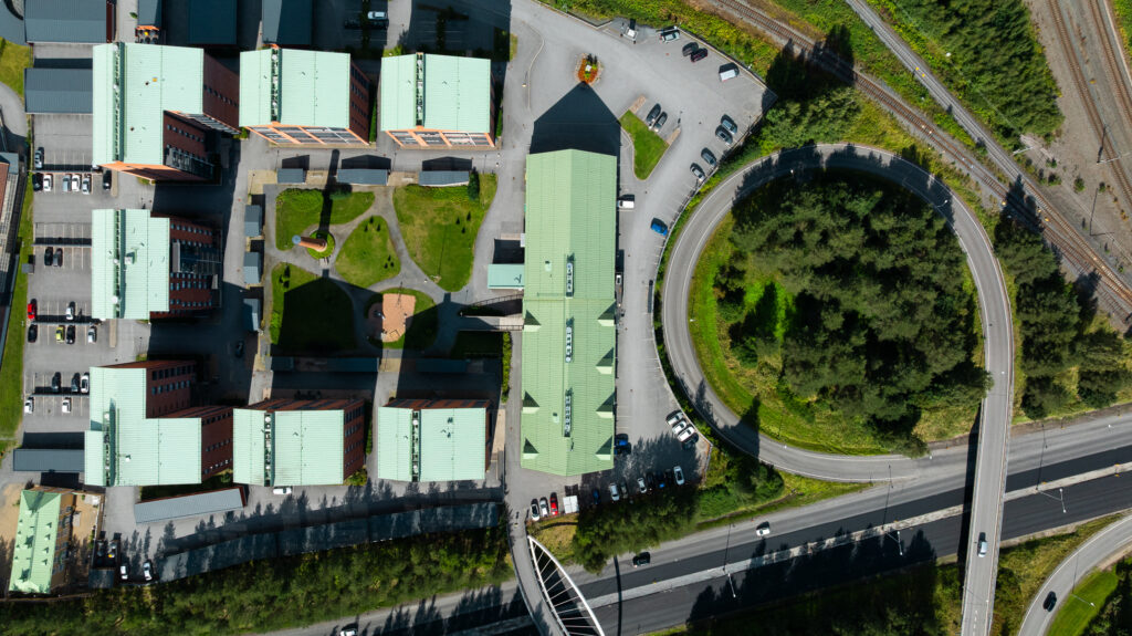 Lintuperspektiivistä kuvattu ilmakuva Itikanmäen korttelista.
